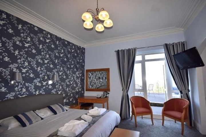 Room 11 of 32