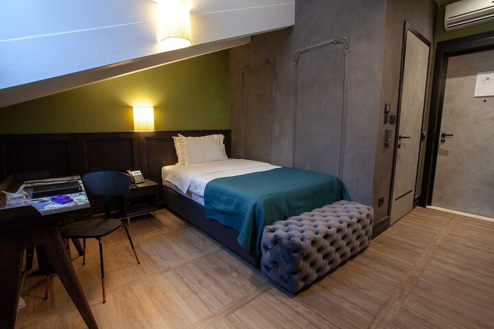 Room 18 of 46