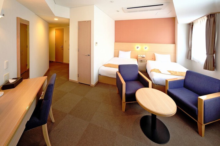 Room 11 of 40