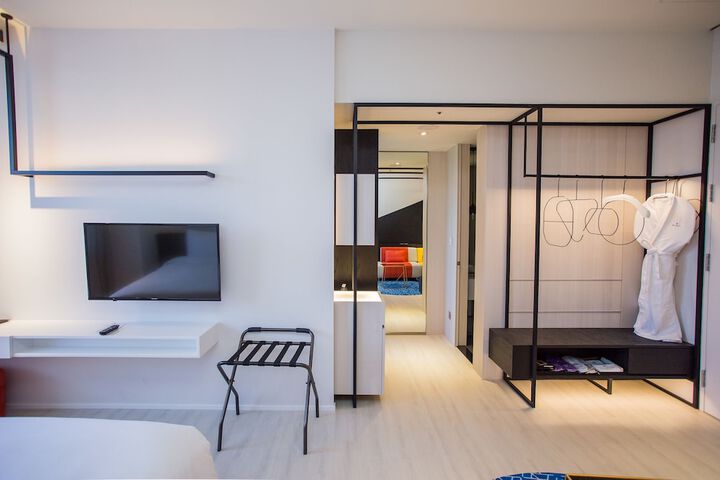 Room 33 of 83