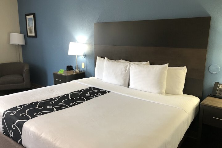 1 King Bed (8 of 36)