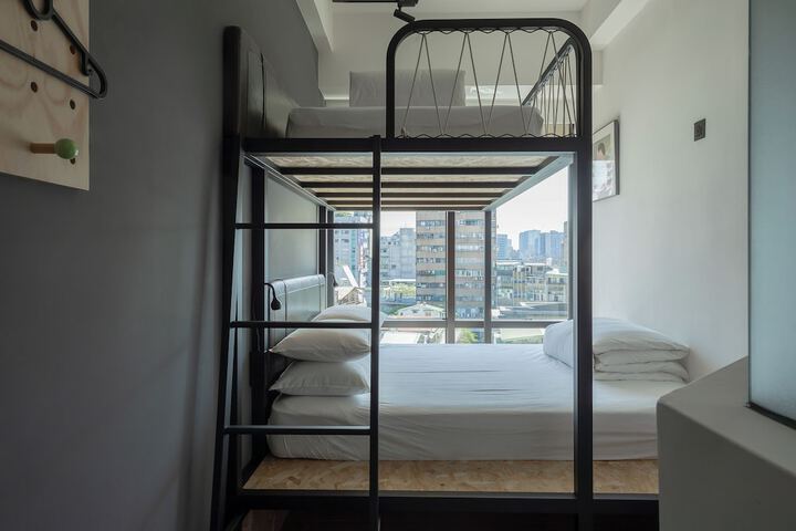 Room 5 of 31