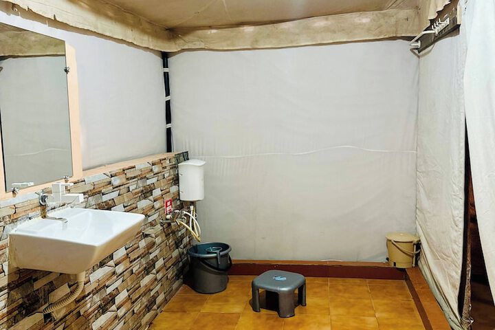 Room 9 of 18
