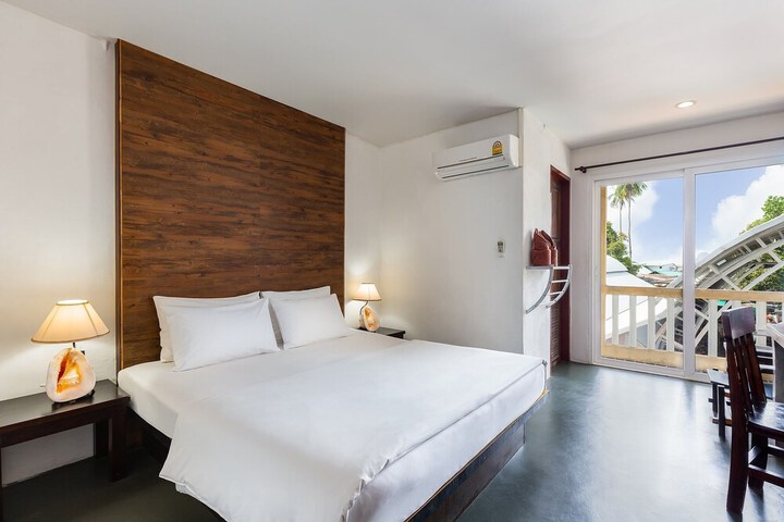 Room 6 of 25