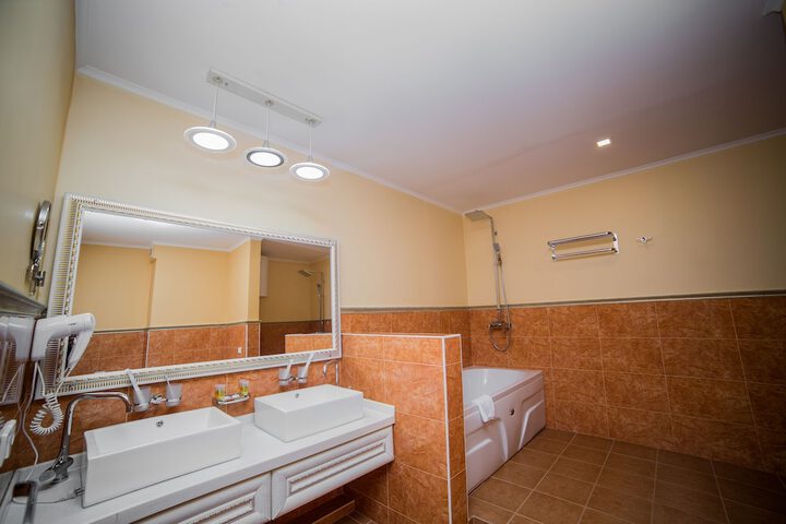 Room 15 of 23