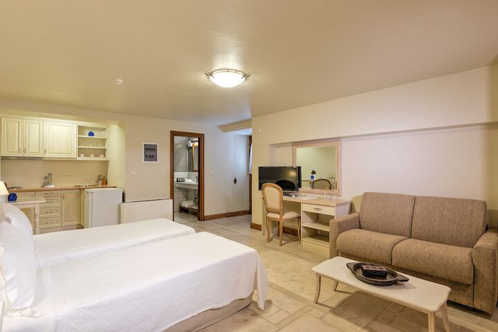 Room 9 of 33
