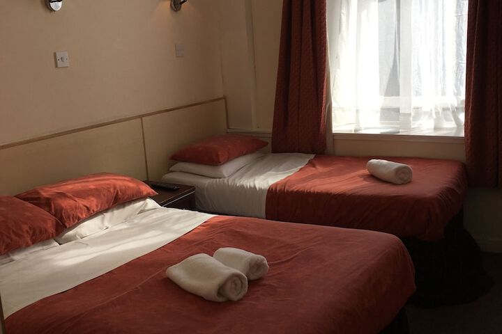 Room 16 of 80
