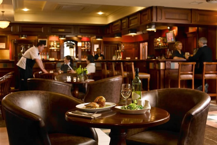 Lounge 18 of 26