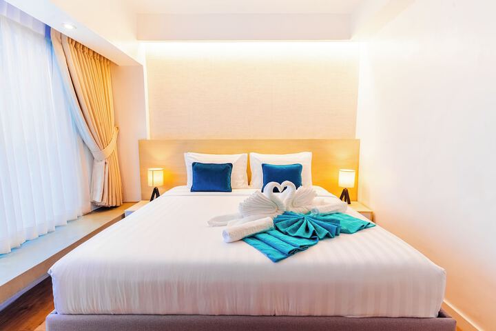 Room 6 of 18