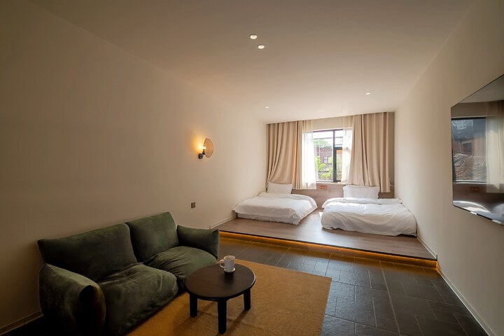 Room 15 of 62