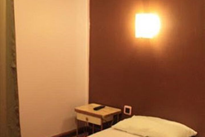 Room 6 of 23