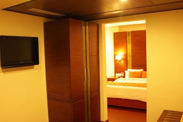 Room 7 of 32