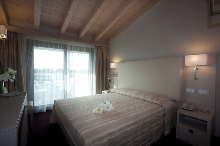 Room 15 of 40