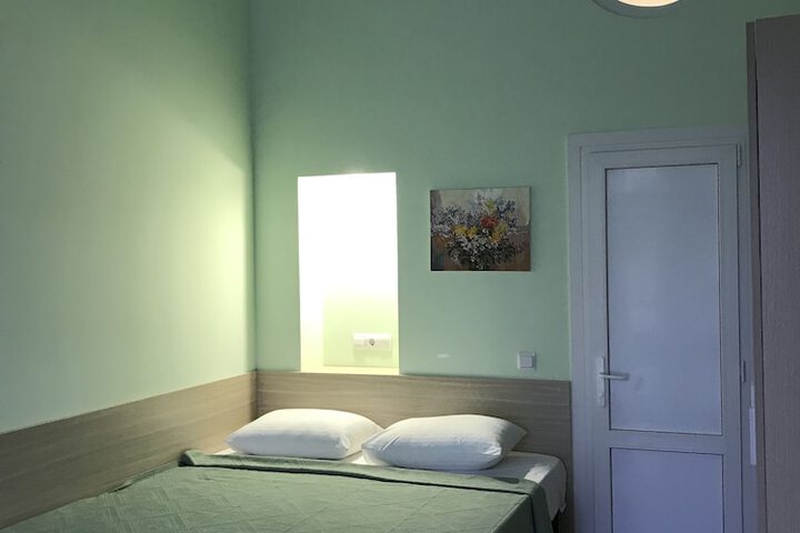 Room 4 of 151