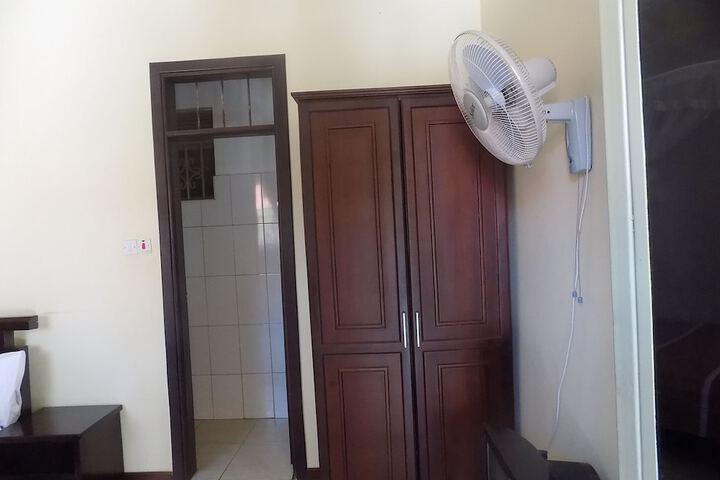 Room 6 of 17