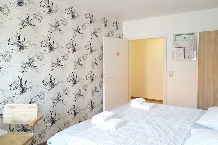 Room 4 of 156