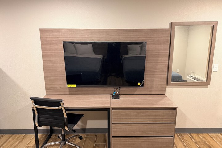 Room 4 of 6