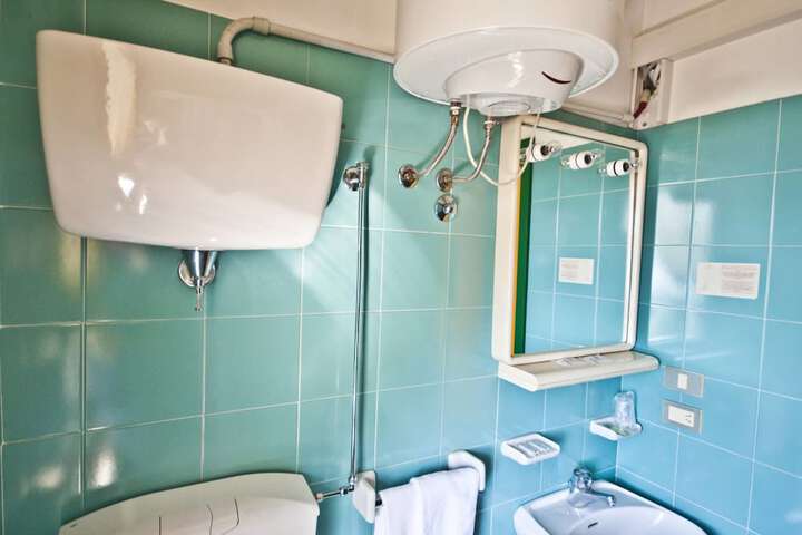 Room 9 of 31