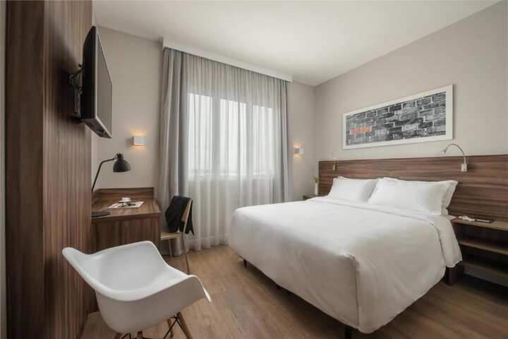 Room 21 of 46