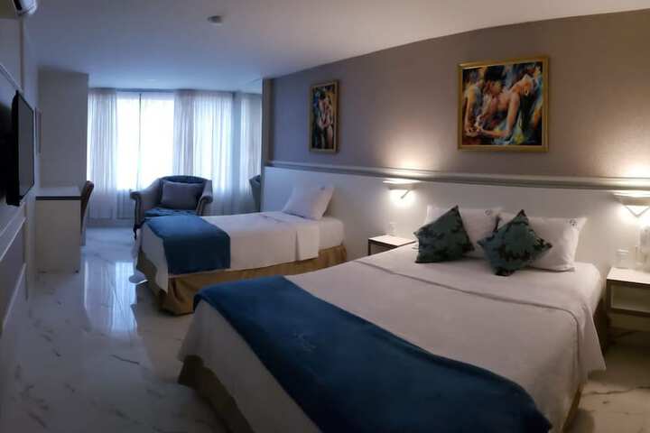 Room 6 of 13