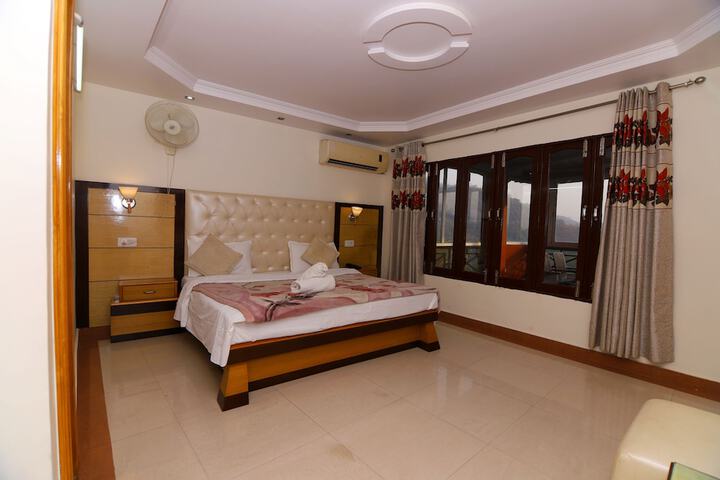 Room 34 of 120
