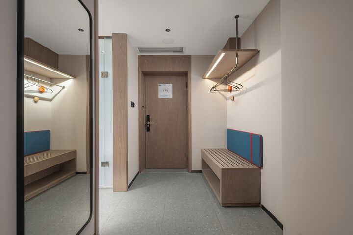 Room 9 of 43