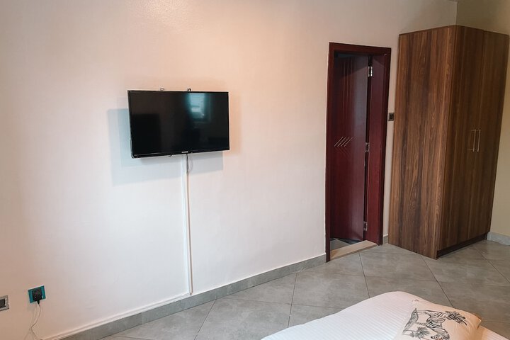 Room 5 of 23