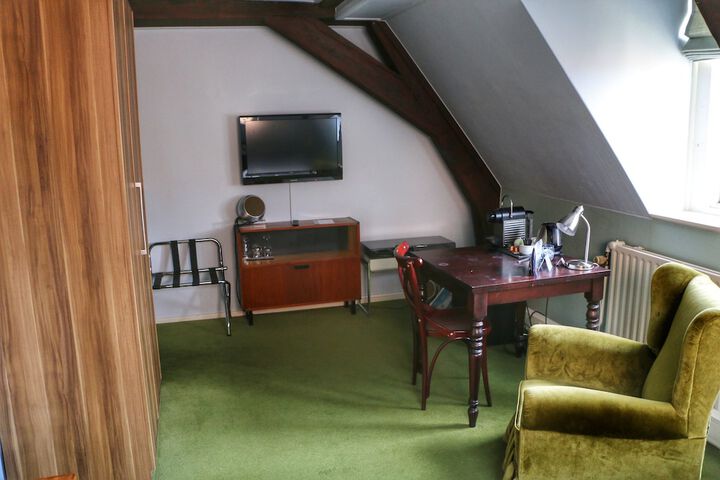 Room 10 of 21