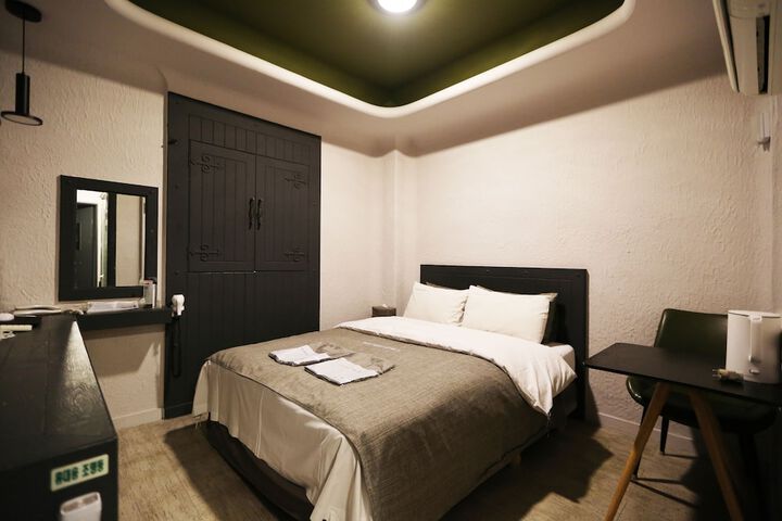 Room 19 of 44