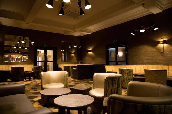 Lounge 71 of 79