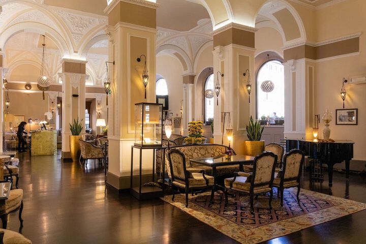 Entrance & Lobby