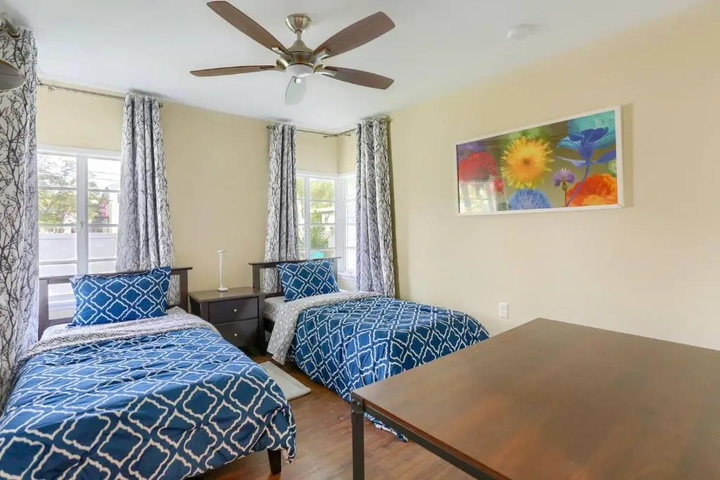 Room 6 of 27