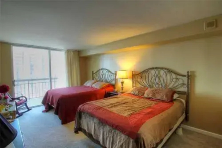 Room 2 of 10