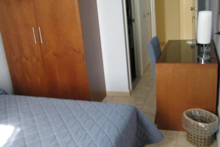 Room 27 of 64