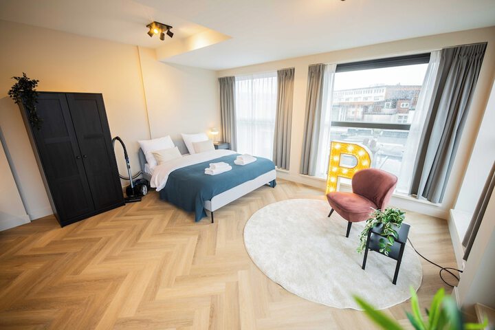 Room 202 of 215
