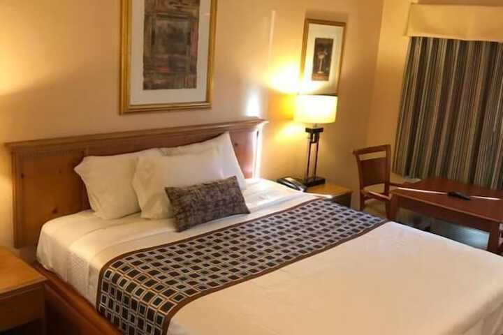 1 King Bed (2 of 8)