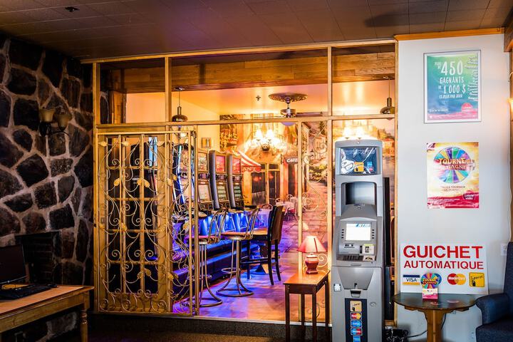 Entertainment 23 of 32