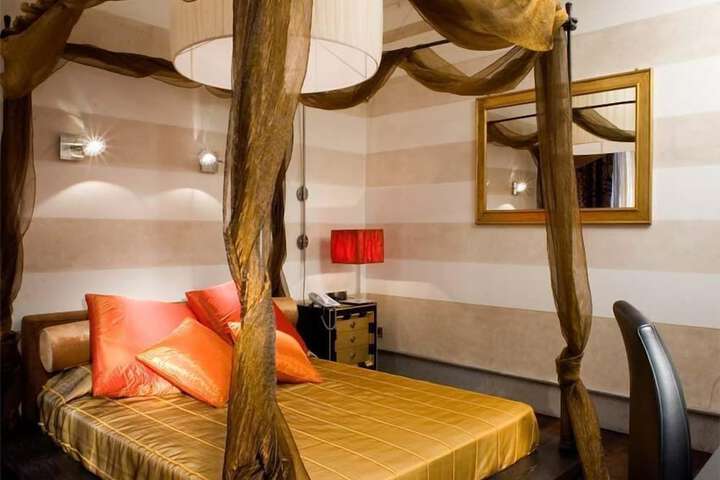 Room 42 of 108