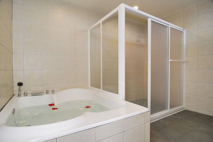 Jetted tub