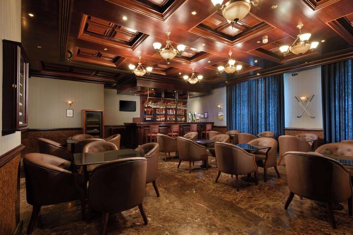 Lounge 152 of 198