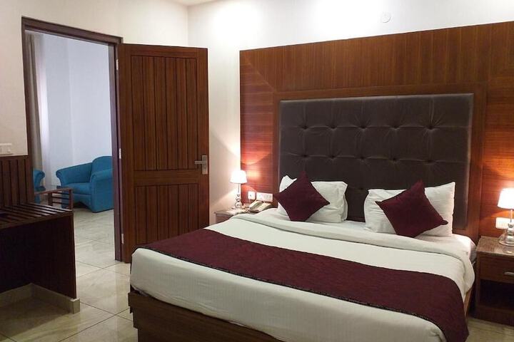 Room 14 of 49