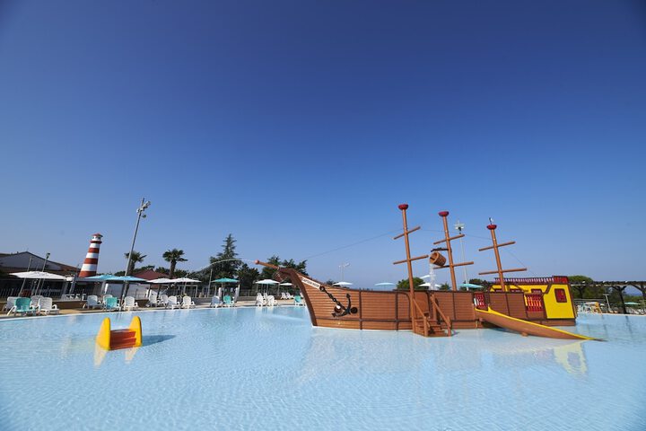 Pool 54 of 82