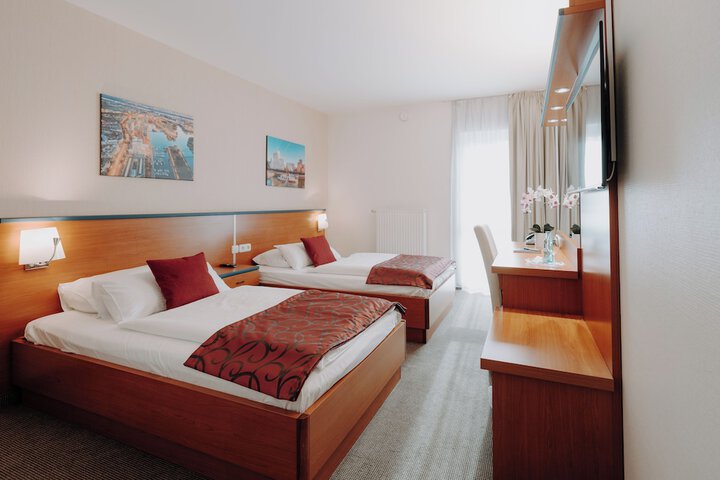 Room 8 of 38