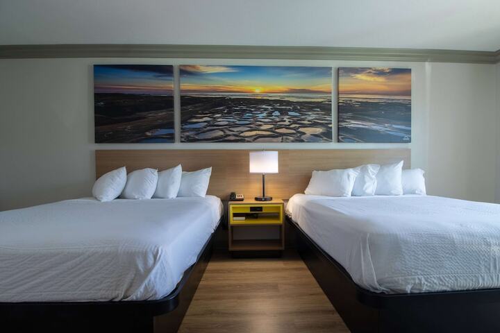 2 Queen Beds (8 of 11)