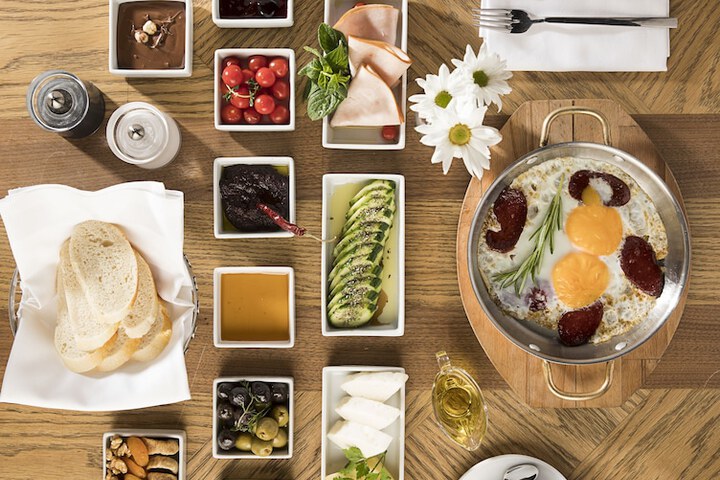 Breakfast/Coffee Service 50 of 62