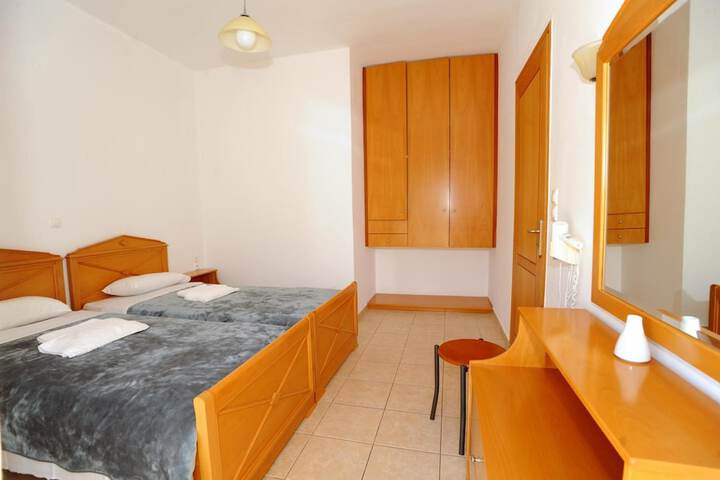 Room 12 of 47