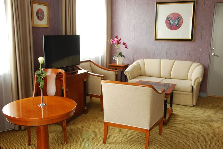 Room 19 of 33