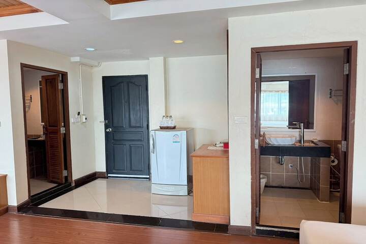 Room 8 of 121