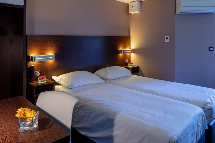 Room 14 of 36