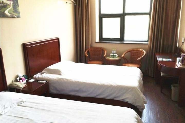 Room 14 of 35